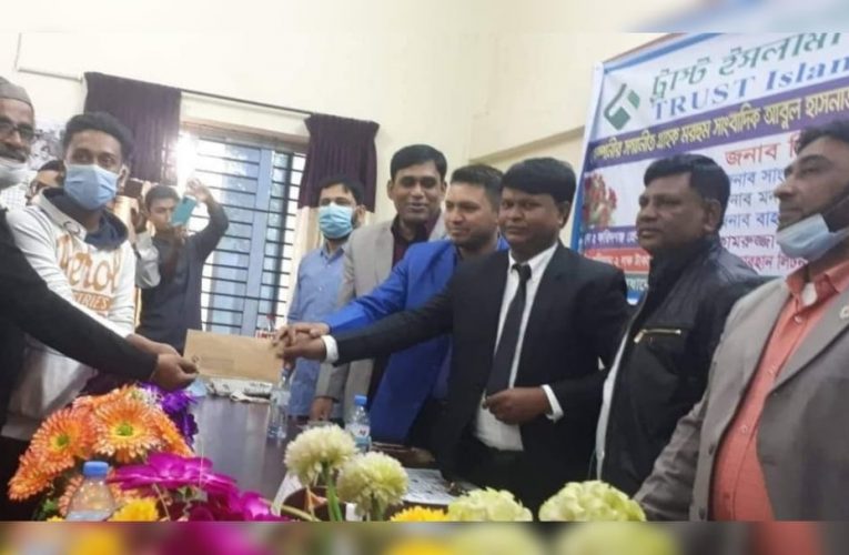 সাংবাাদিক আবুল হাসনাতের পরিবার বীমাদাবীর মরেনাত্তর চেক পেল